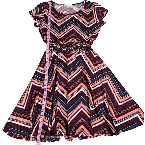 Love, Fire size small short sleeve maroon blue white thin chevron mini dress EUC - Picture 9 of 16